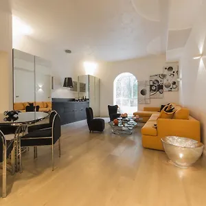Luxury - Broletto 39 Milano